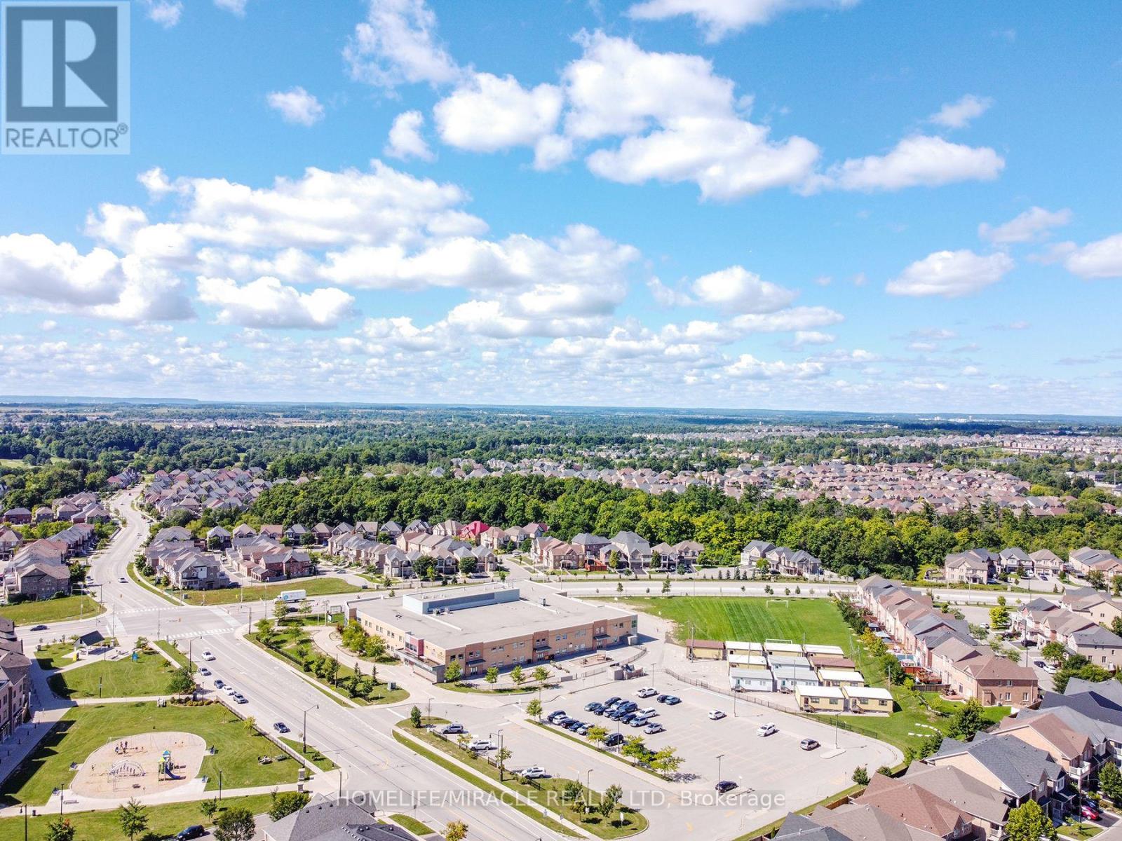 Photo 46 of 122 Bonnie Braes Drive, Brampton ON