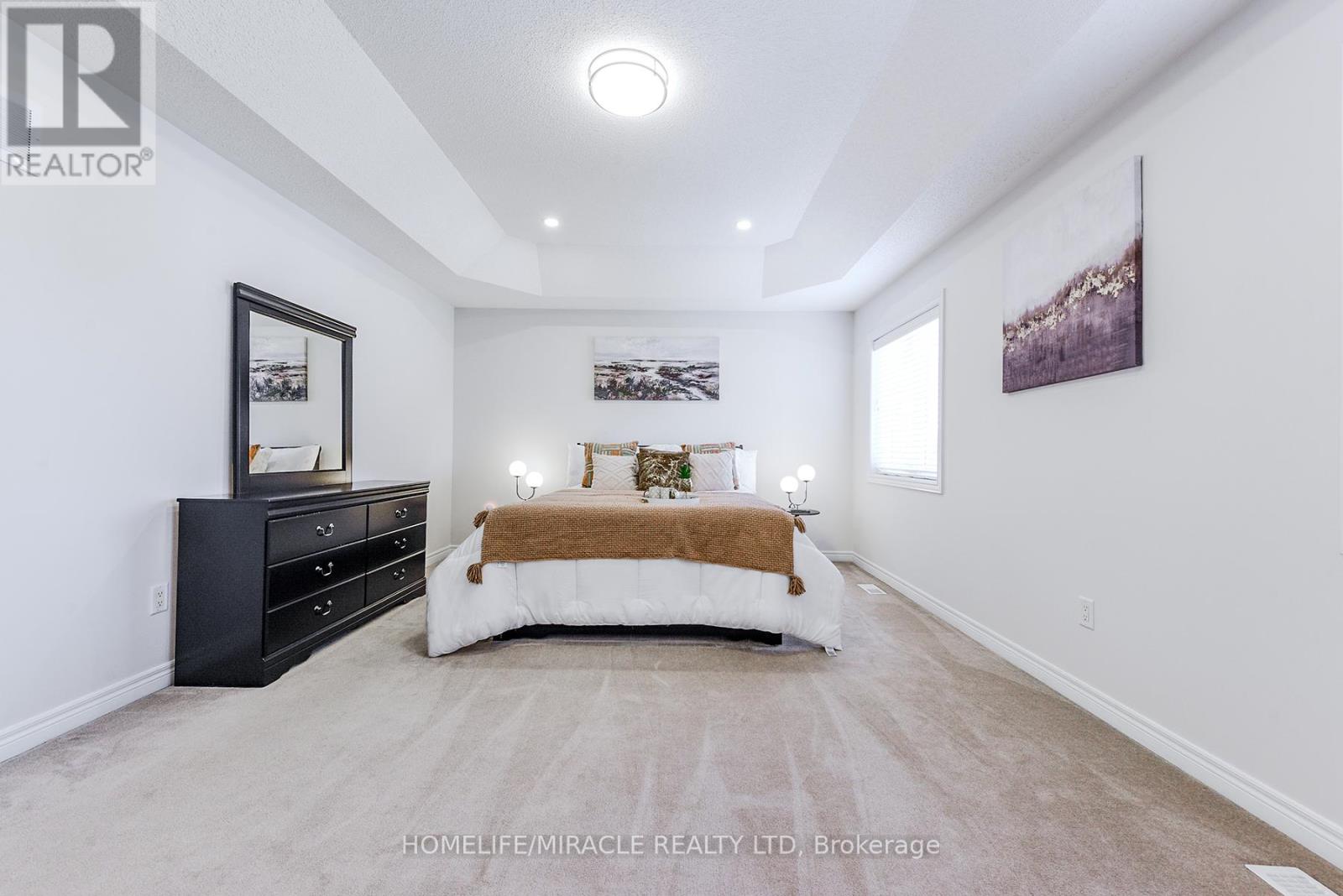 Photo 21 of 122 Bonnie Braes Drive, Brampton ON