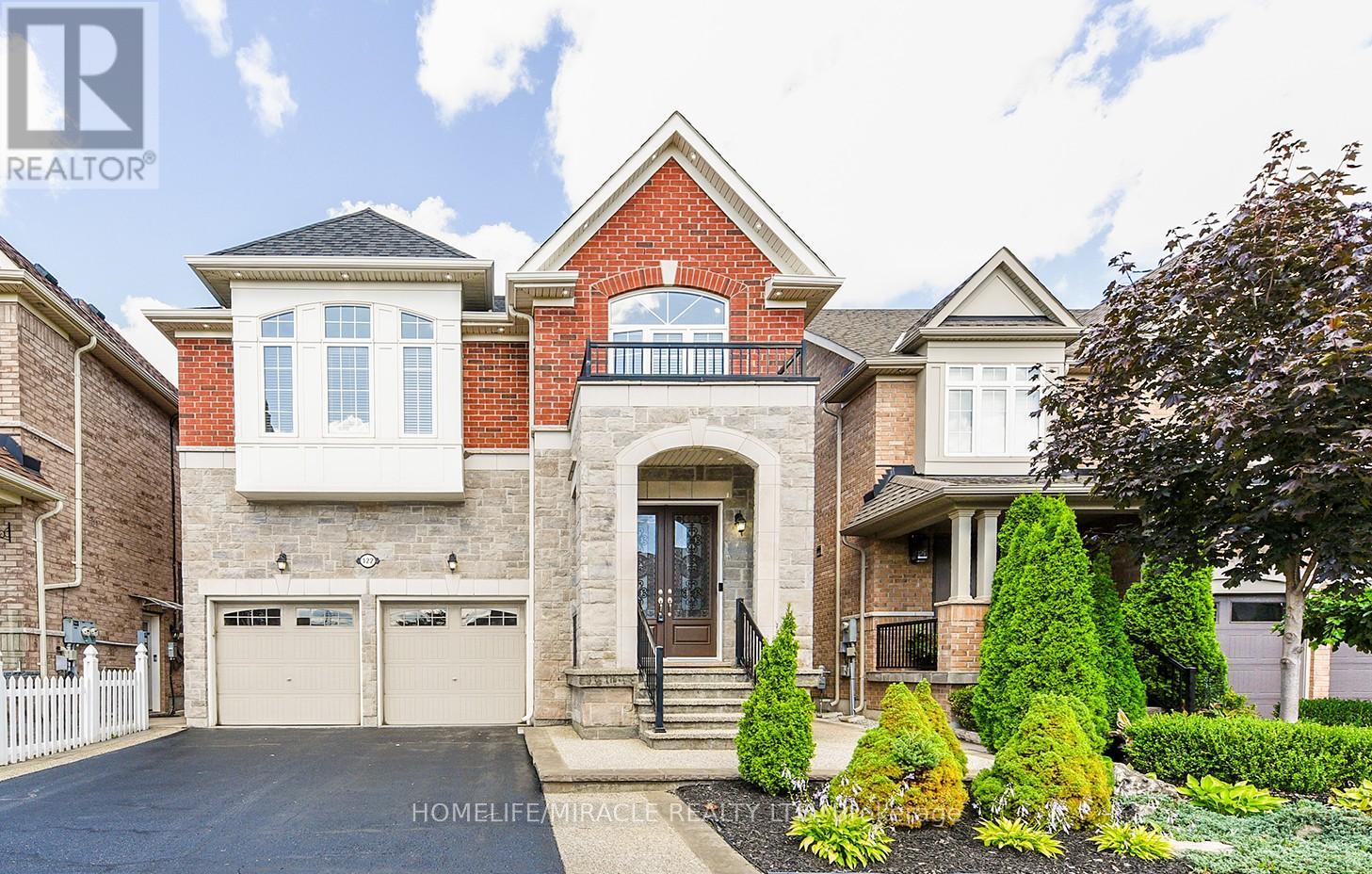 Photo 2 of 122 Bonnie Braes Drive, Brampton ON