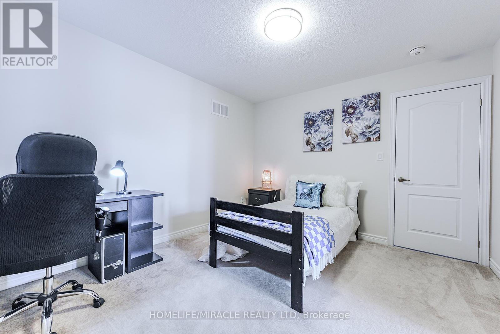 Photo 27 of 122 Bonnie Braes Drive, Brampton ON