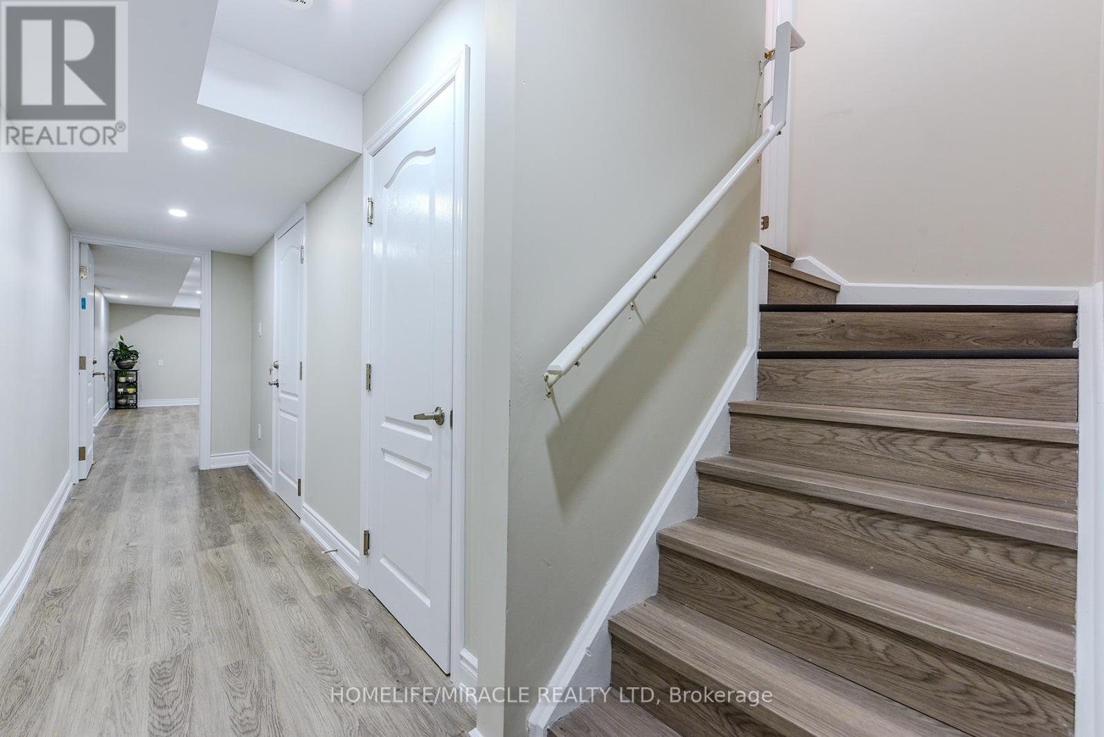 Photo 34 of 122 Bonnie Braes Drive, Brampton ON