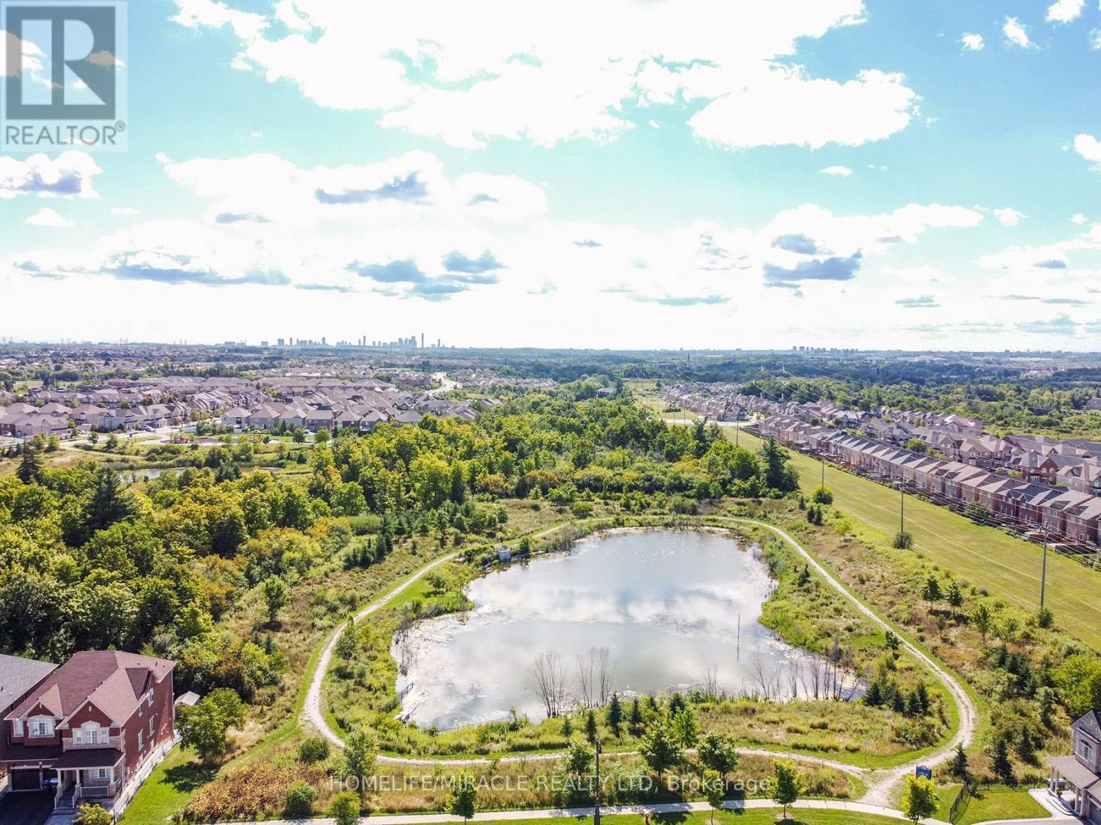 Photo 45 of 122 Bonnie Braes Drive, Brampton ON