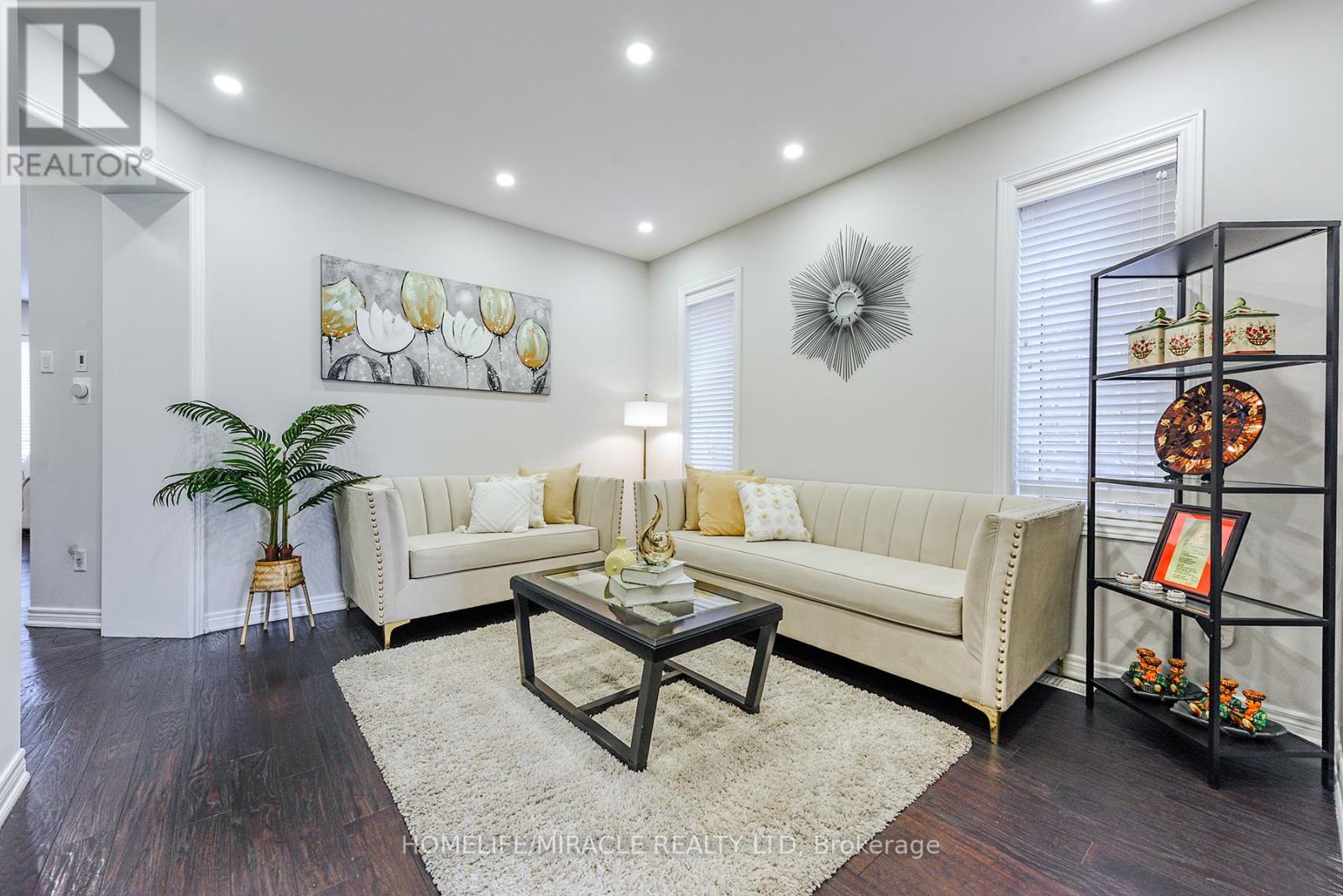 Photo 6 of 122 Bonnie Braes Drive, Brampton ON