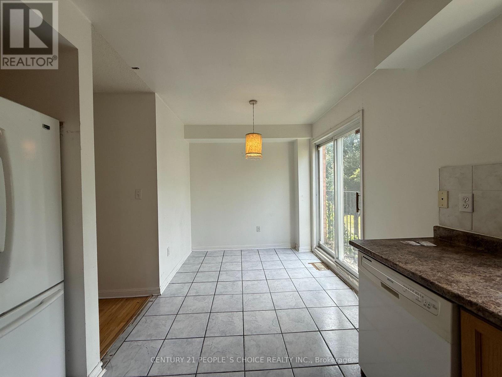 Photo 5 of 182 80 Acorn Place, Mississauga ON