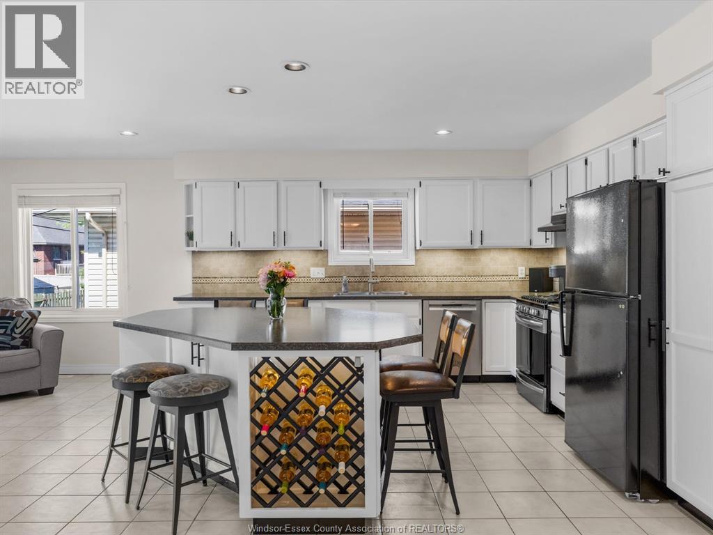 Photo 3 of 480 Delaware Avenue, Lasalle ON