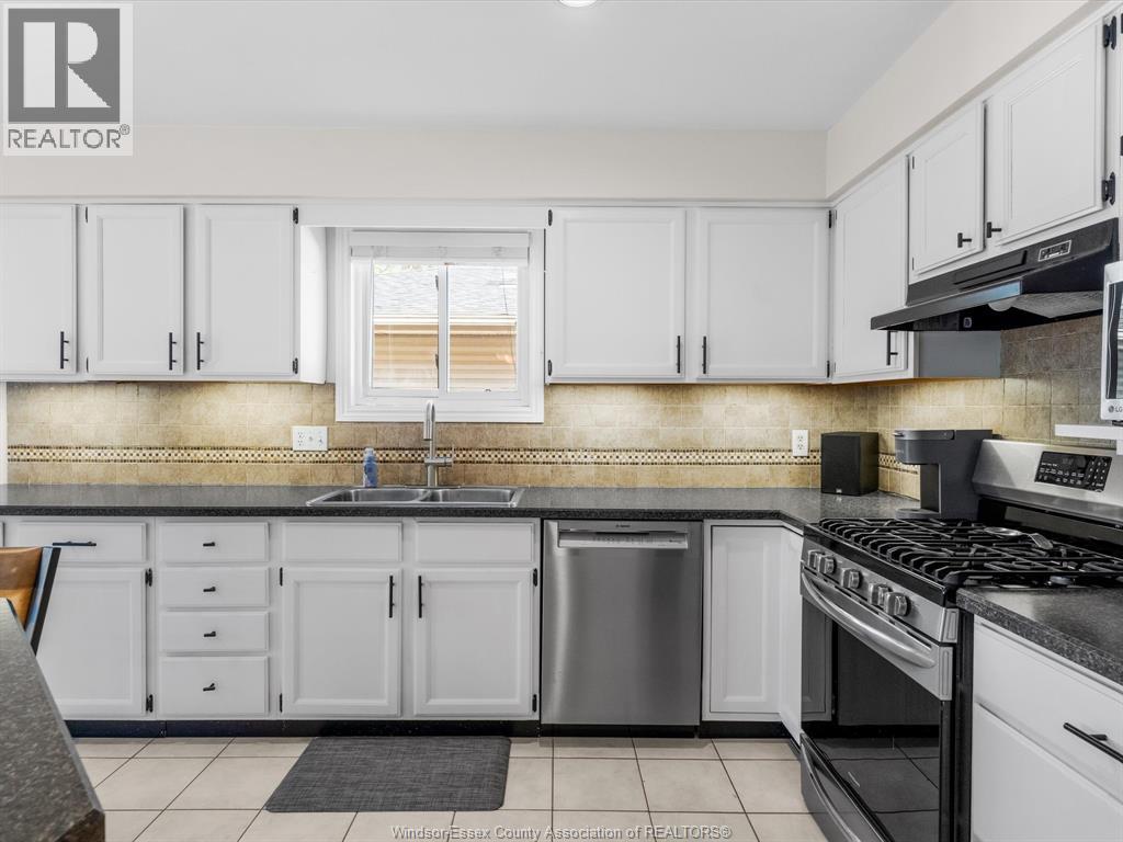 Photo 4 of 480 Delaware Avenue, Lasalle ON