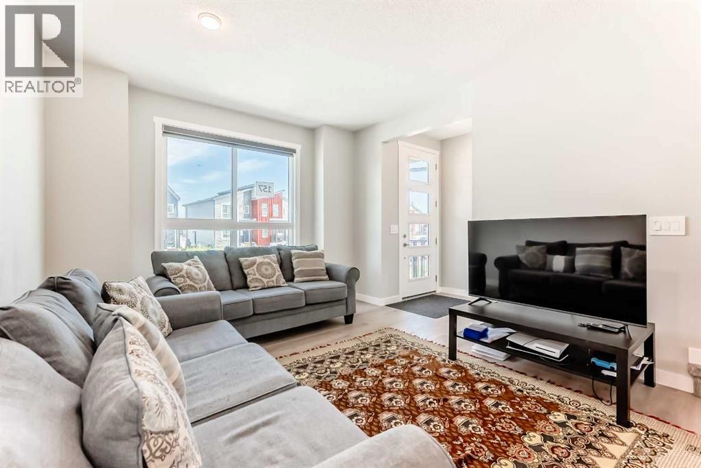 Photo 7 of 157 Belmont Drive Sw, Calgary AB