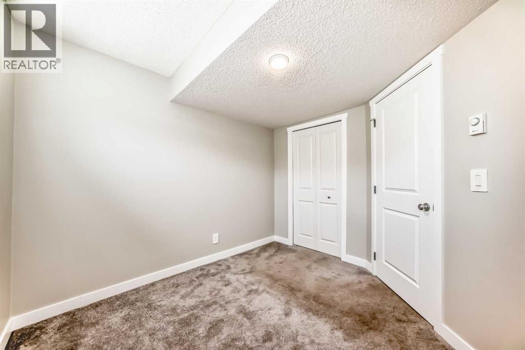 Photo 5 of 157 Belmont Drive Sw, Calgary AB