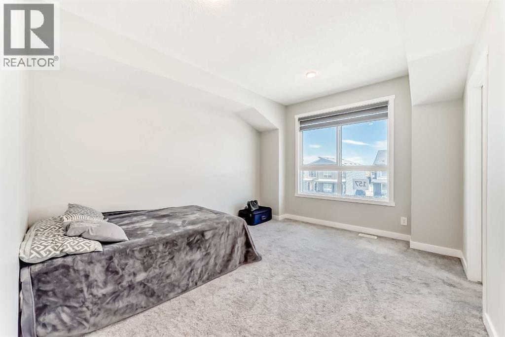 Photo 9 of 157 Belmont Drive Sw, Calgary AB