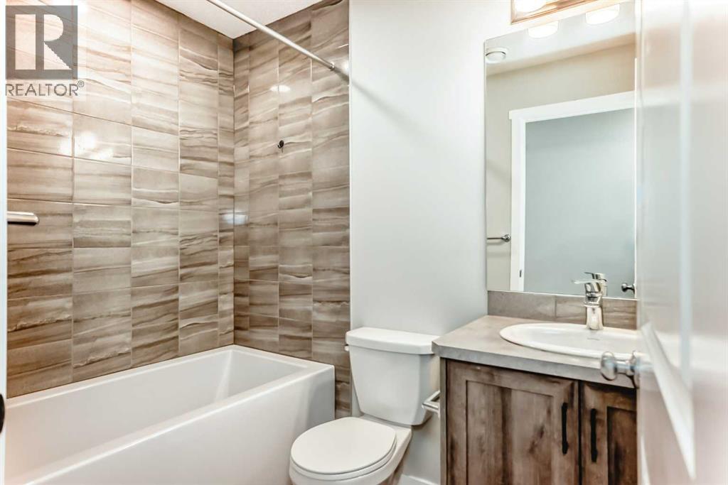 Photo 14 of 157 Belmont Drive Sw, Calgary AB
