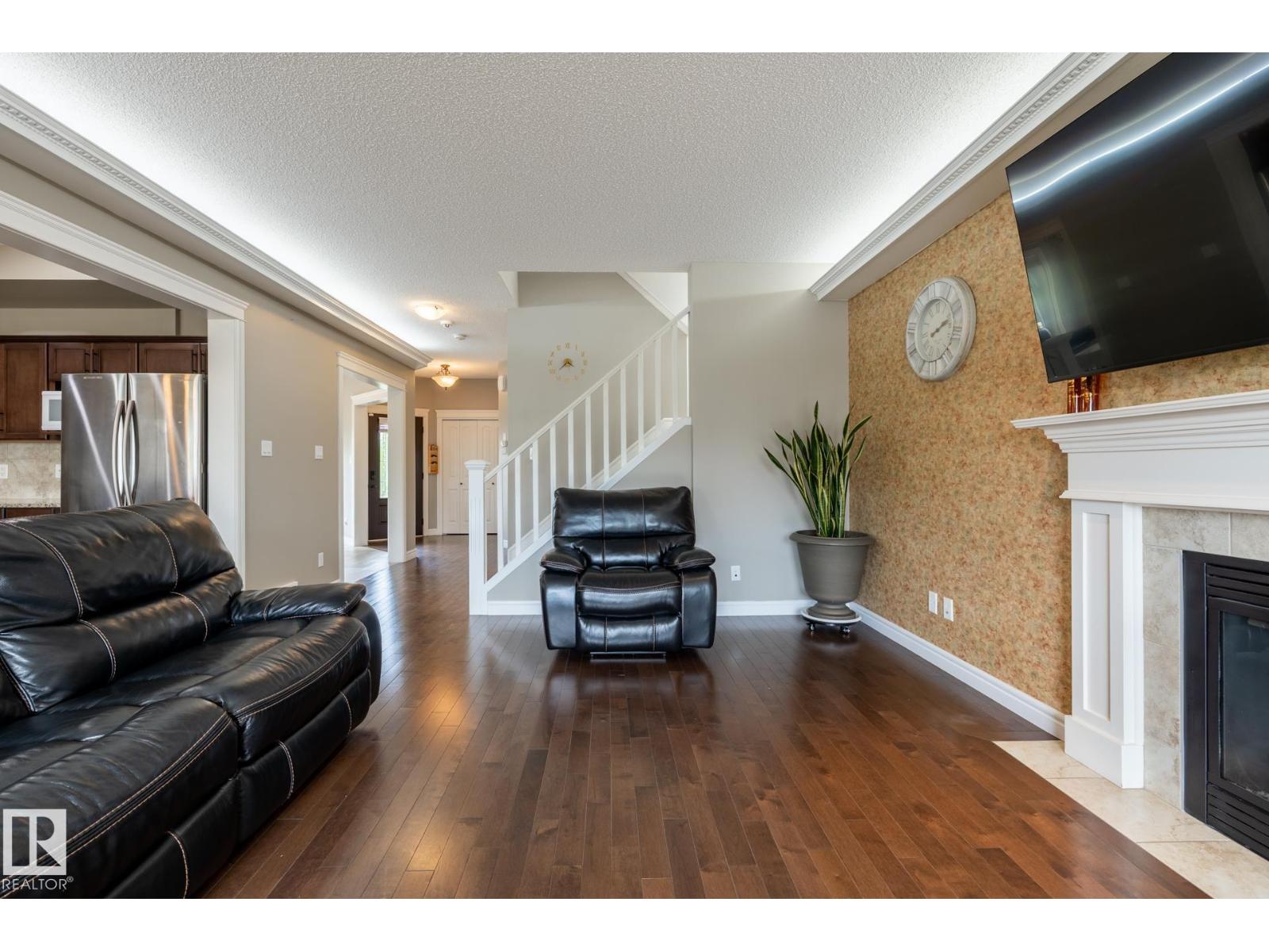 Photo 13 of 18003 77 St Nw, Edmonton AB
