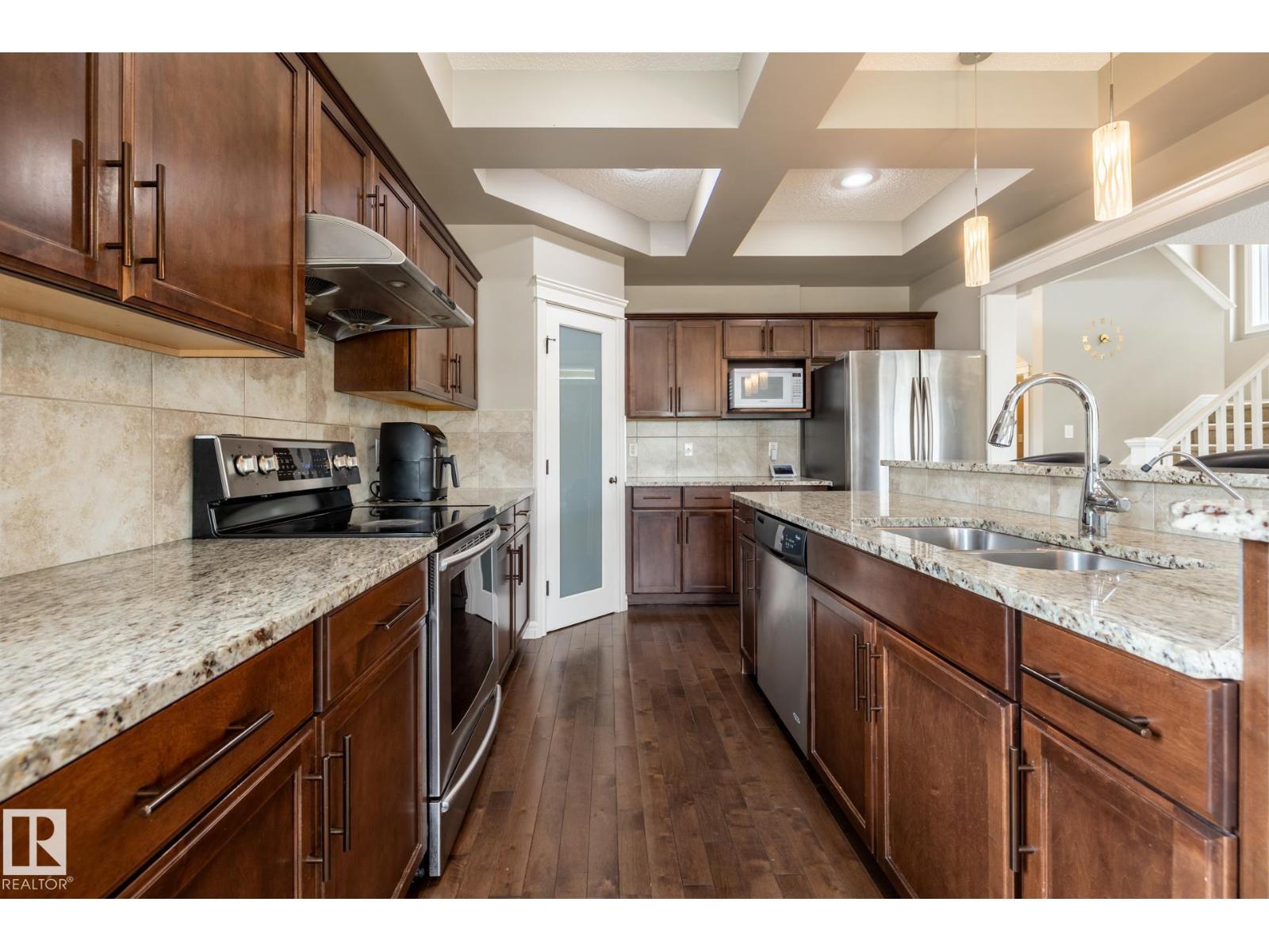 Photo 17 of 18003 77 St Nw, Edmonton AB
