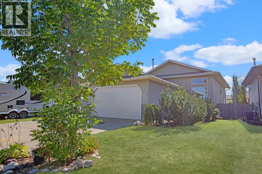 Photo 2 of 206 Pinnacle Way, Grande Prairie AB