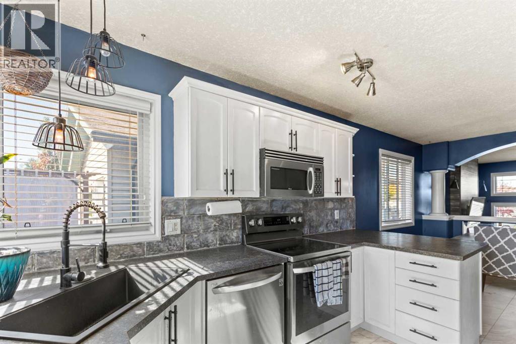 Photo 3 of 206 Pinnacle Way, Grande Prairie AB