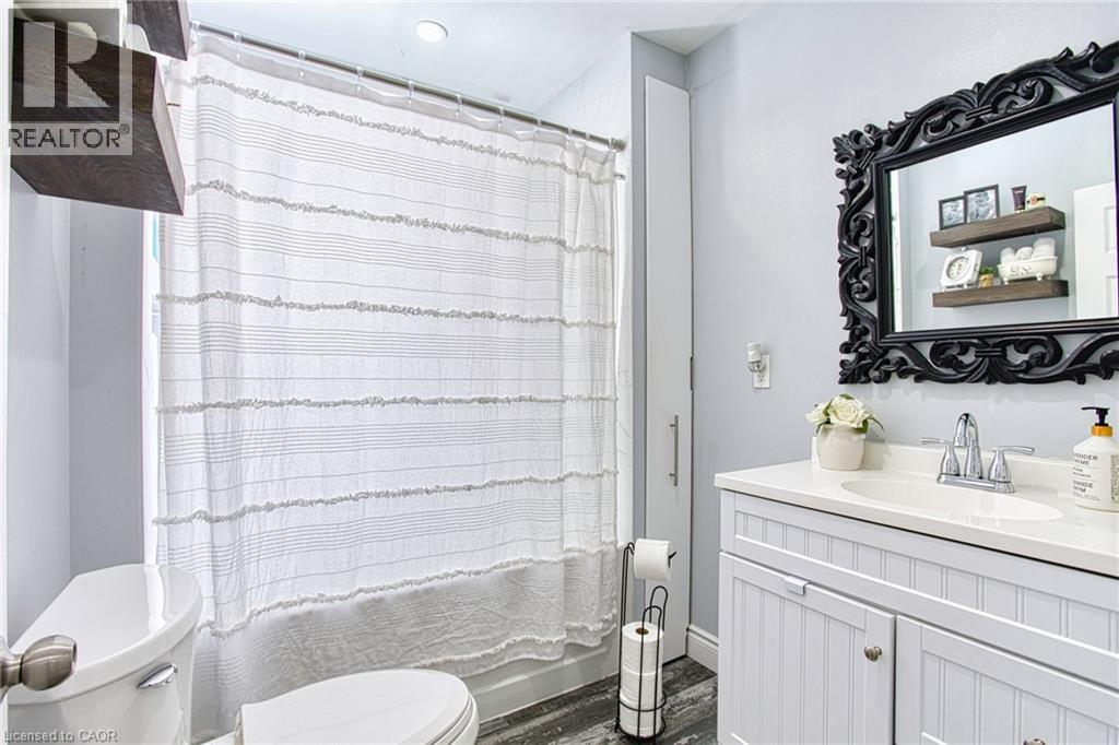 Photo 2 of 4382 Central Avenue, Beamsville ON