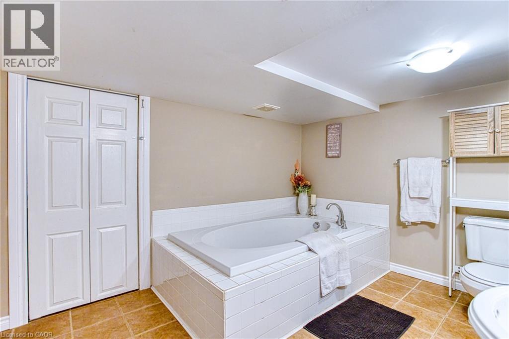 Photo 29 of 4382 Central Avenue, Beamsville ON