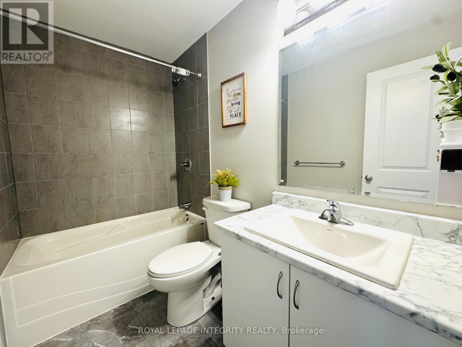 Photo 12 of 158 Bandelier Way, Ottawa ON