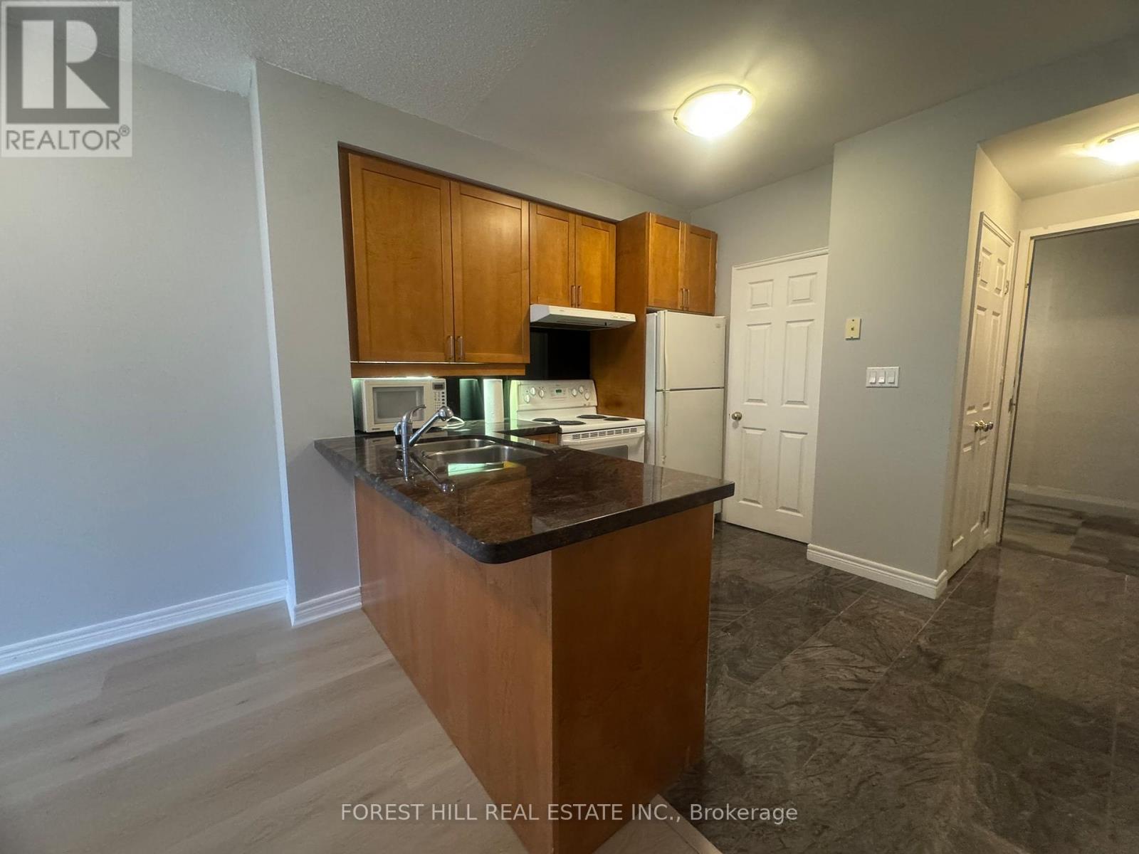 Photo 5 of 605 55 Bloor Street E, Toronto ON