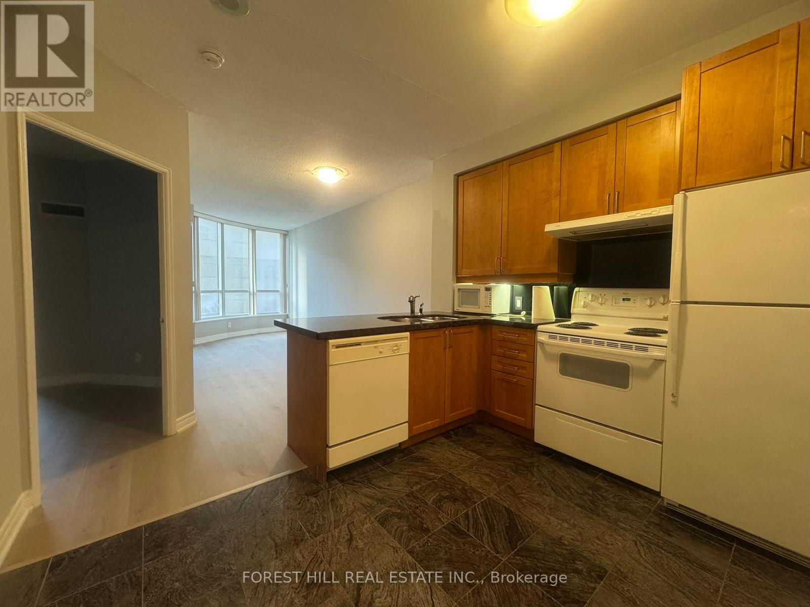 Photo 4 of 605 55 Bloor Street E, Toronto ON