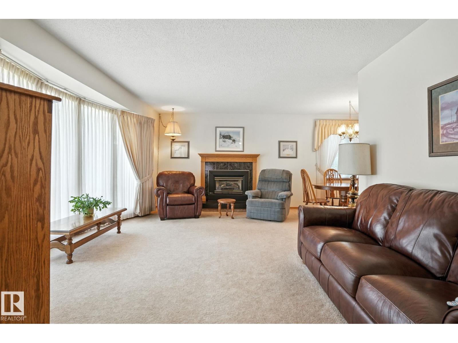 Photo 6 of 138 Harrison Dr Nw, Edmonton AB