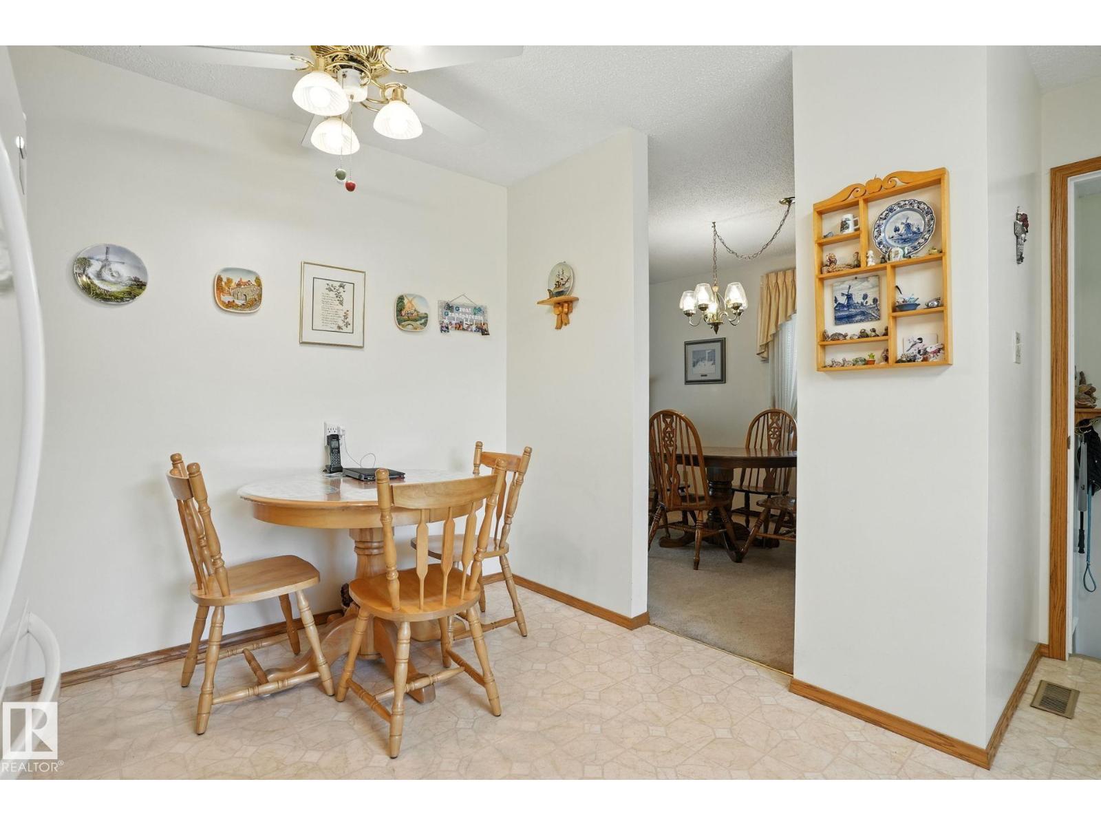 Photo 26 of 138 Harrison Dr Nw, Edmonton AB