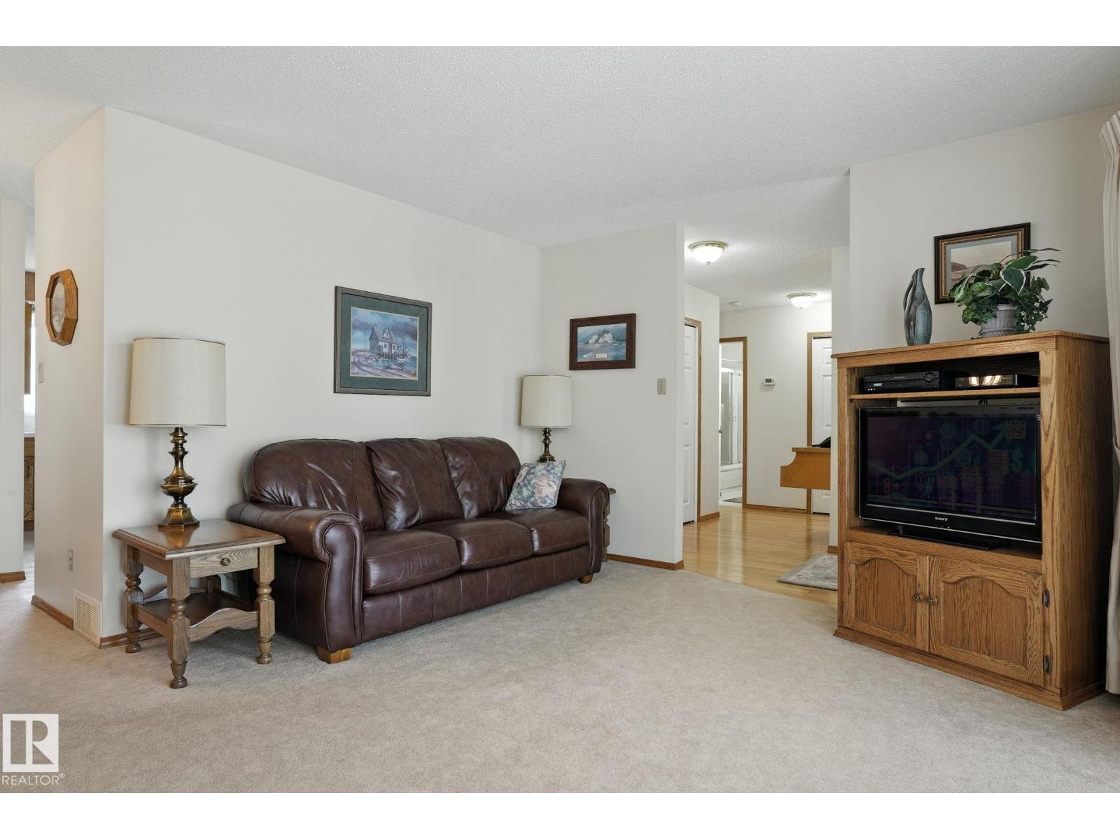 Photo 34 of 138 Harrison Dr Nw, Edmonton AB