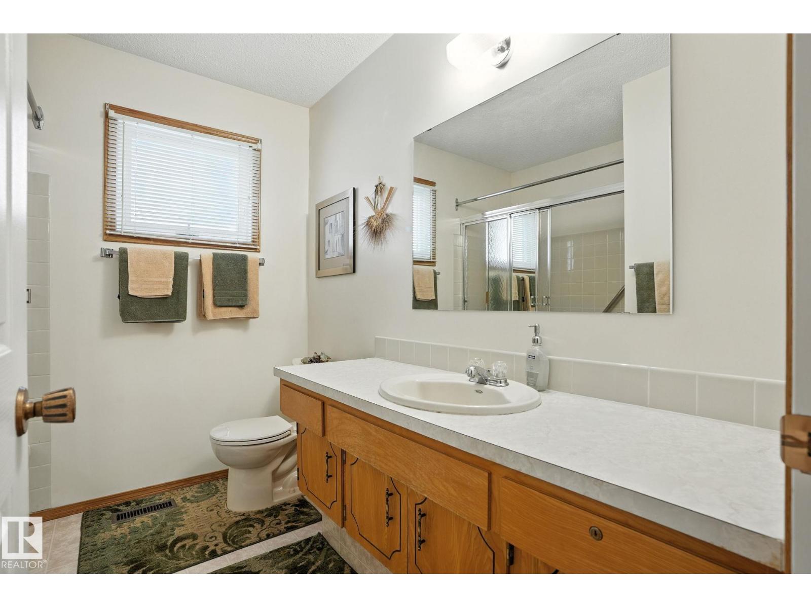 Photo 10 of 138 Harrison Dr Nw, Edmonton AB