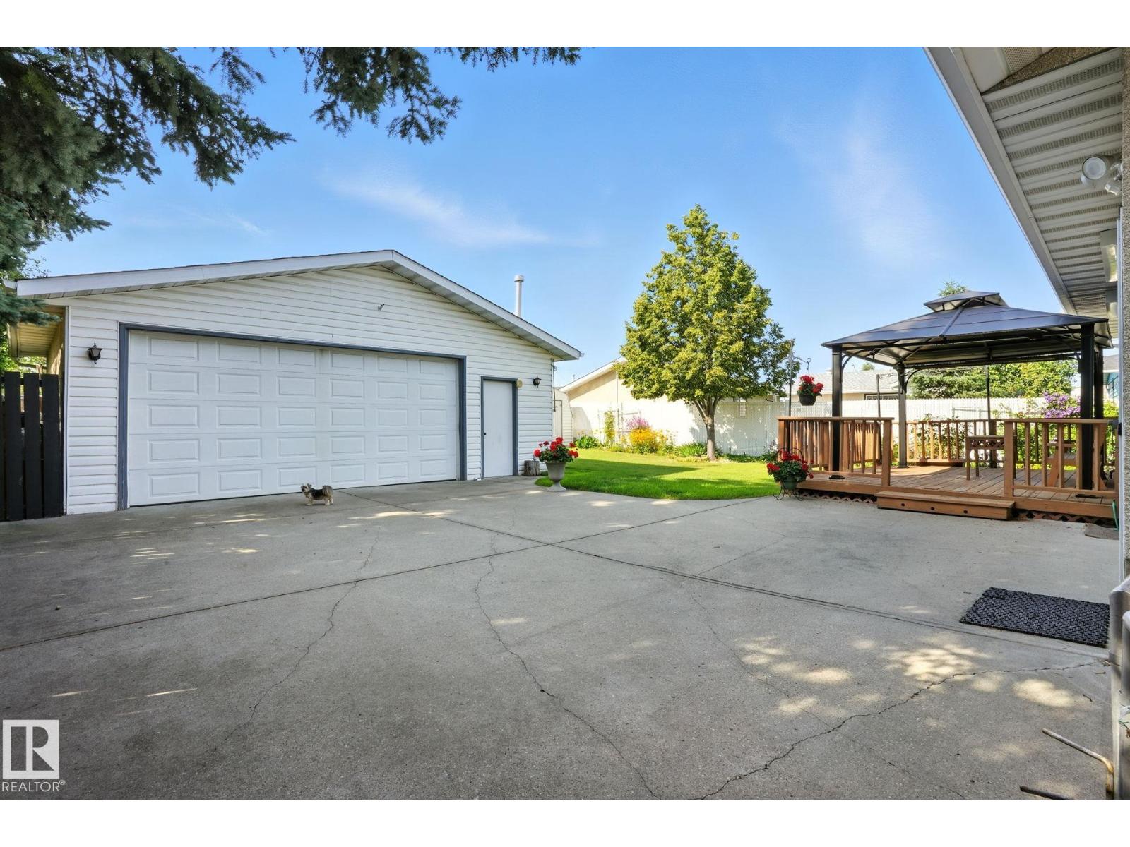 Photo 8 of 138 Harrison Dr Nw, Edmonton AB