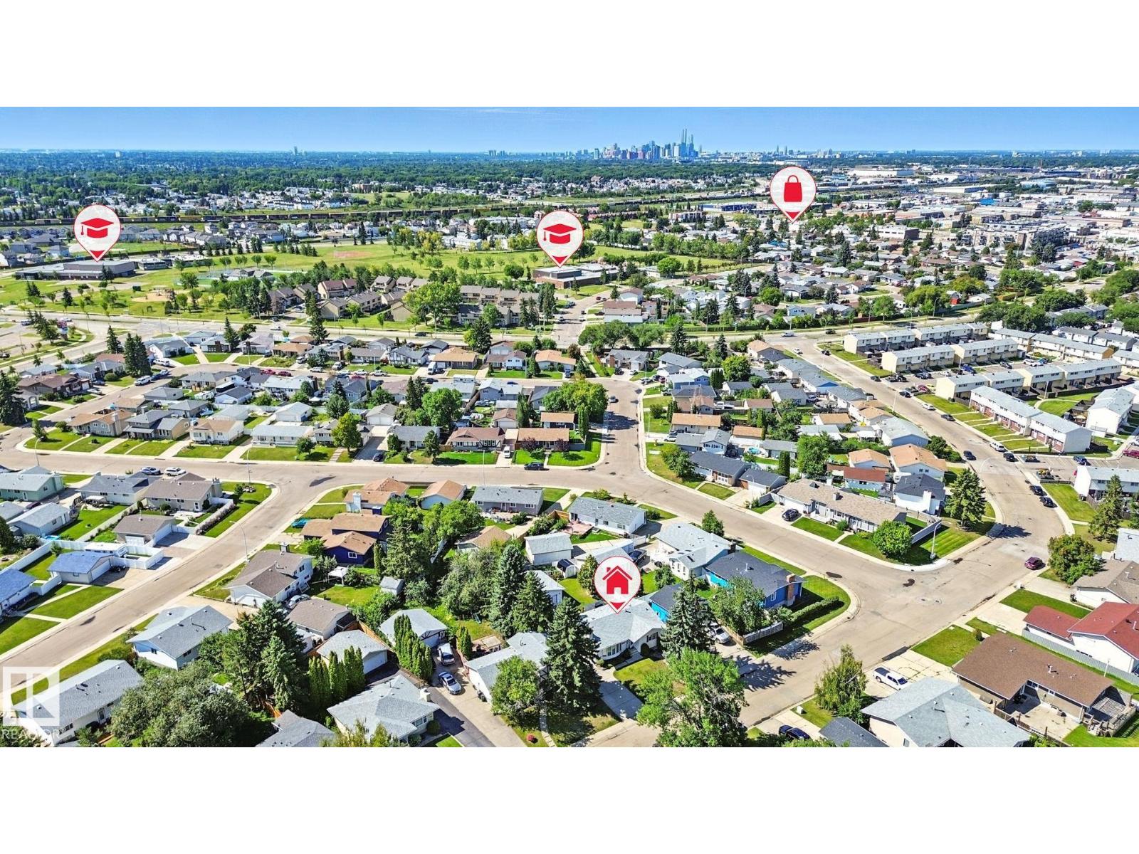 Photo 7 of 138 Harrison Dr Nw, Edmonton AB