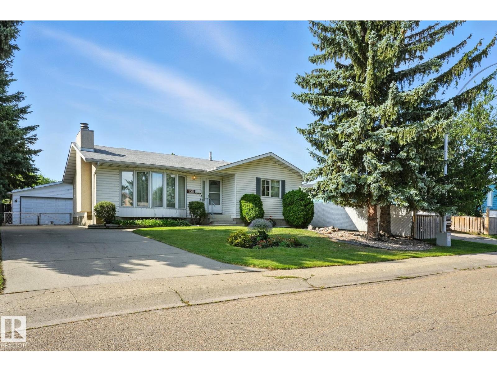 Photo 35 of 138 Harrison Dr Nw, Edmonton AB