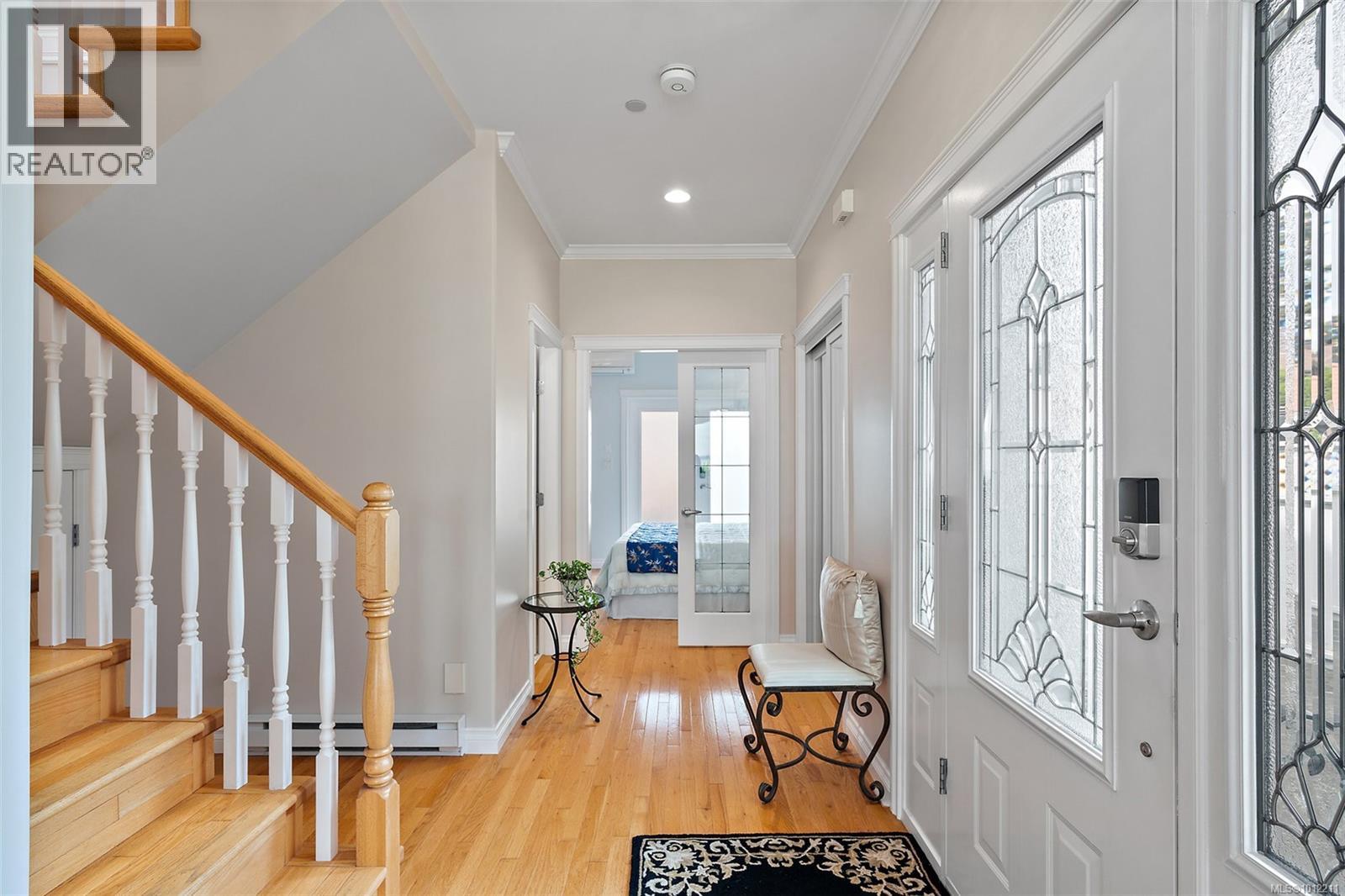  9452 Lochside Drive, Sidney
