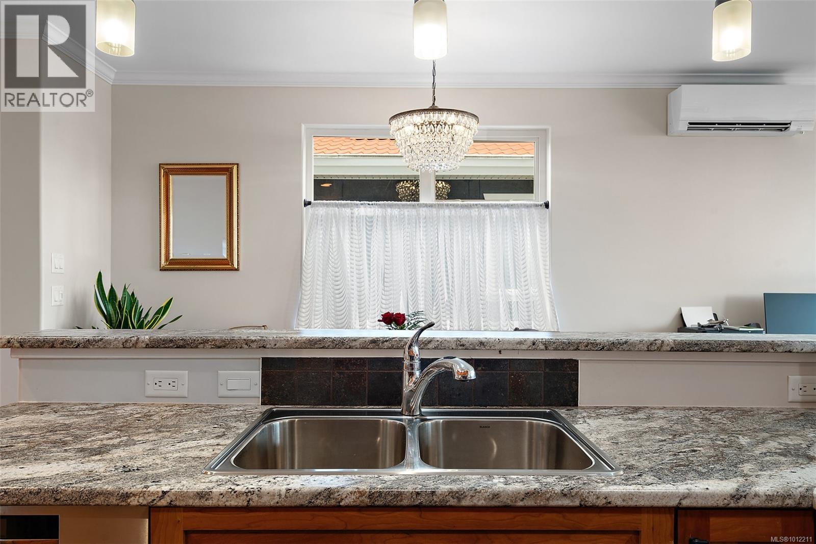  9452 Lochside Drive, Sidney