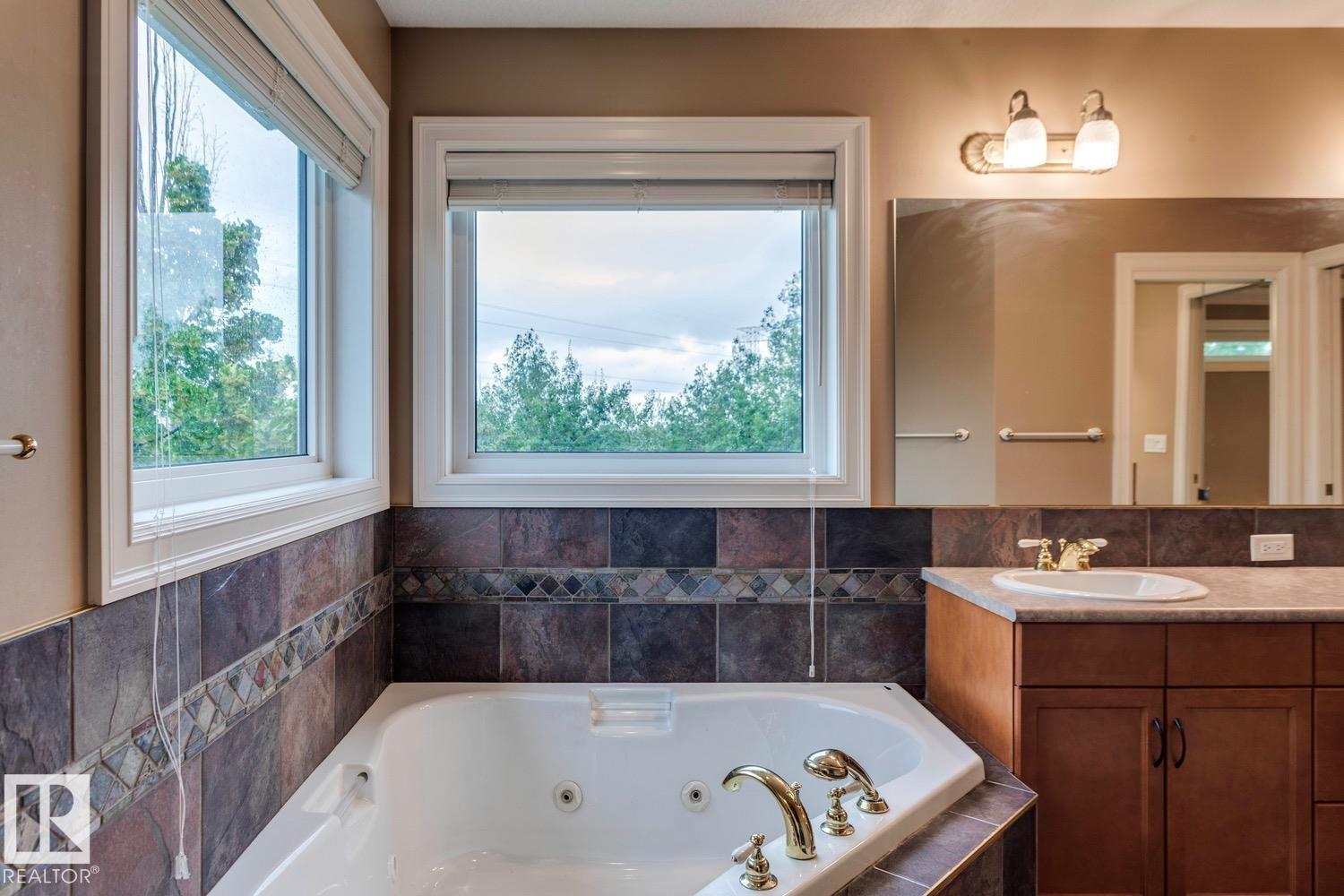 Photo 47 of 957 Hollingsworth Bn Nw, Edmonton AB