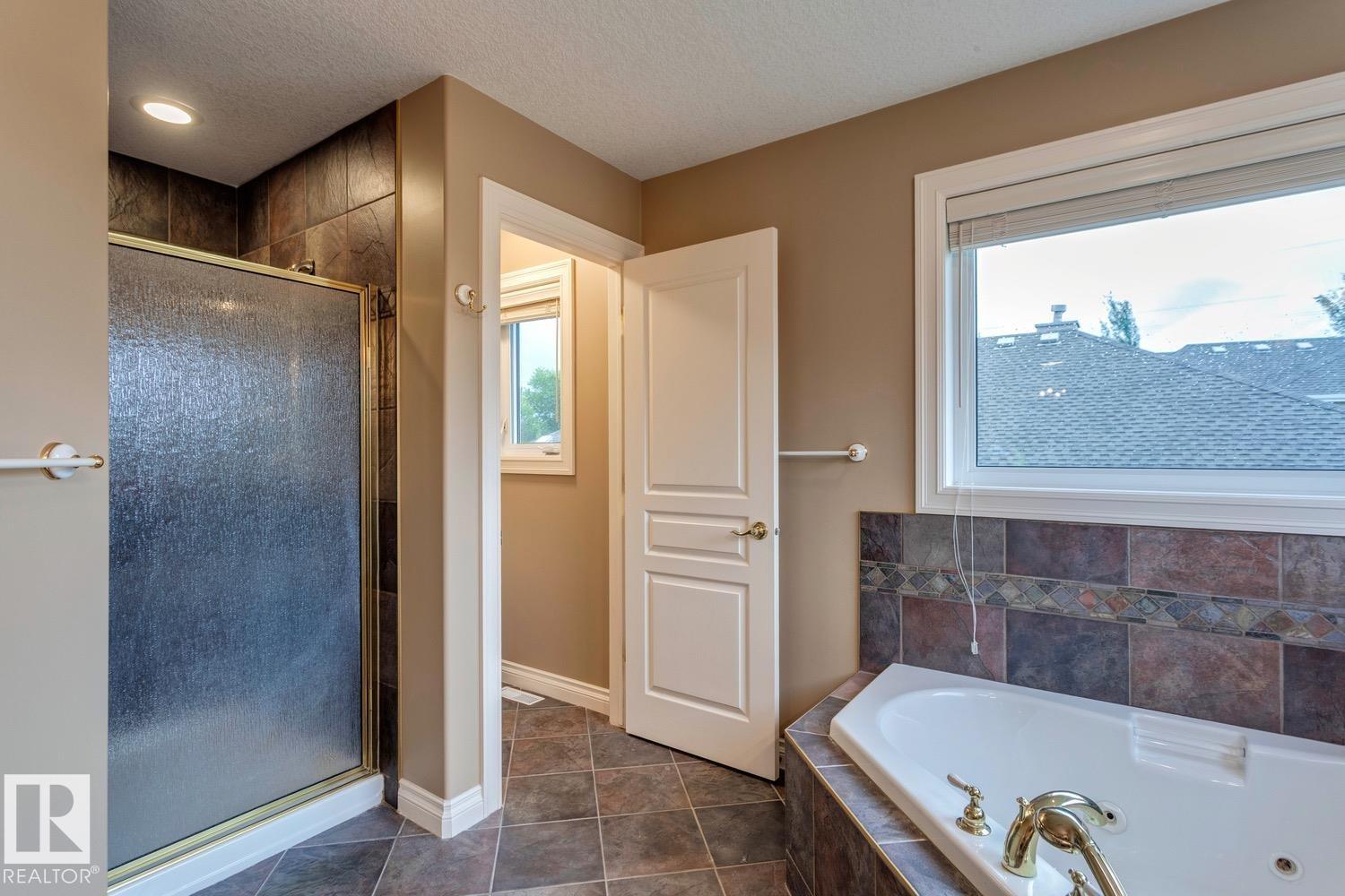Photo 16 of 957 Hollingsworth Bn Nw, Edmonton AB