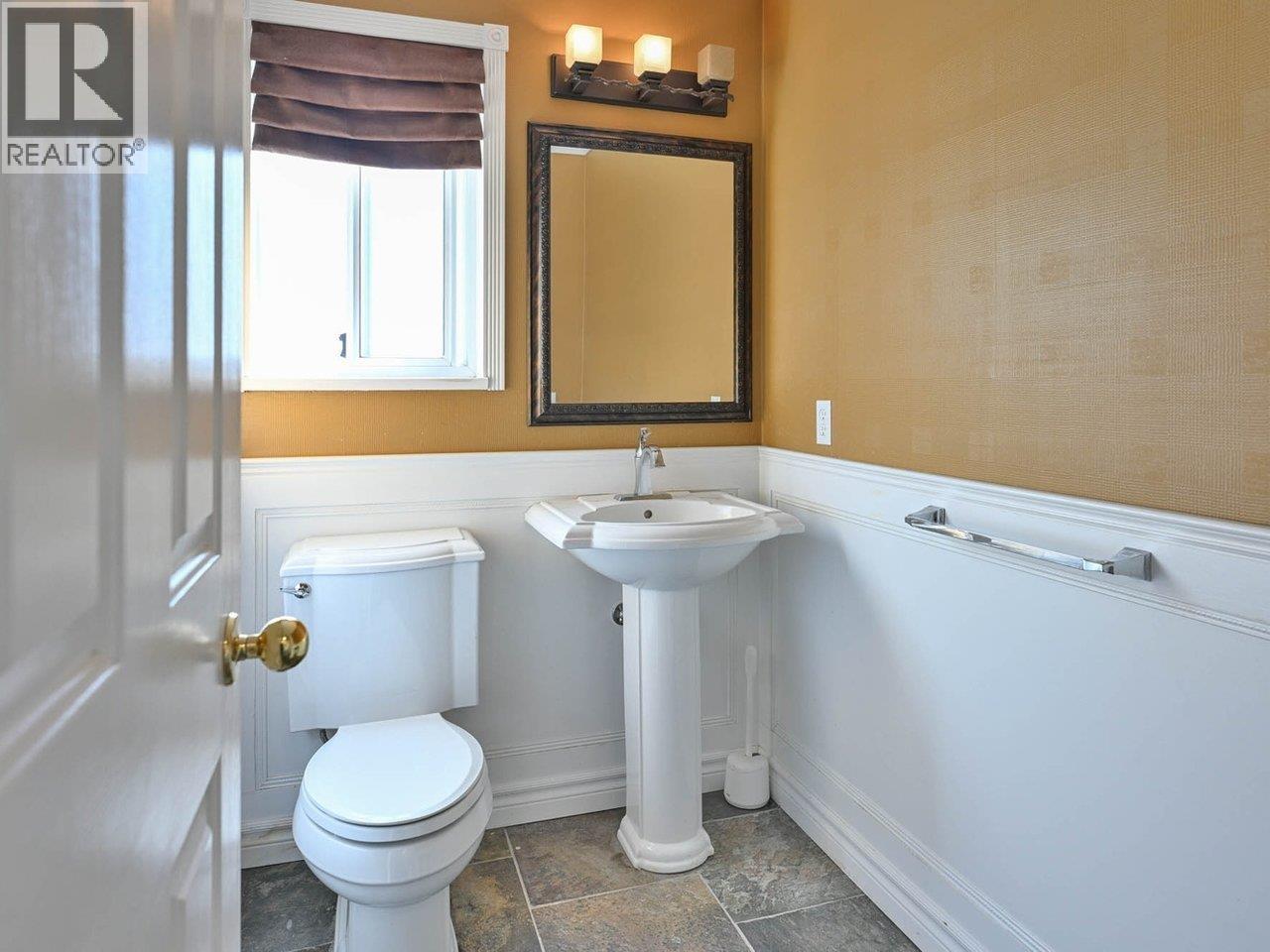 Photo 7 of 1422 Magnolia Place, Coquitlam BC