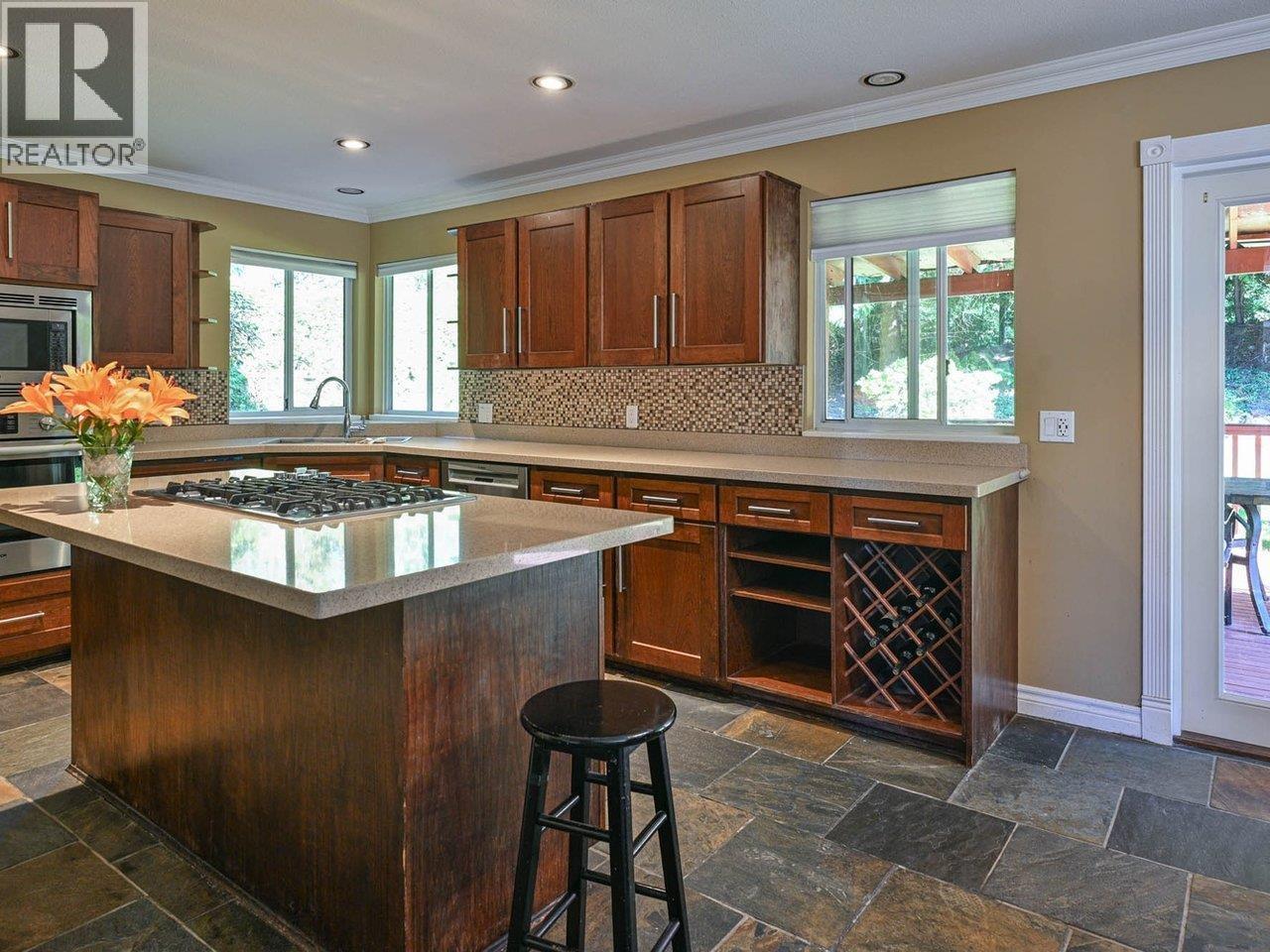 Photo 3 of 1422 Magnolia Place, Coquitlam BC