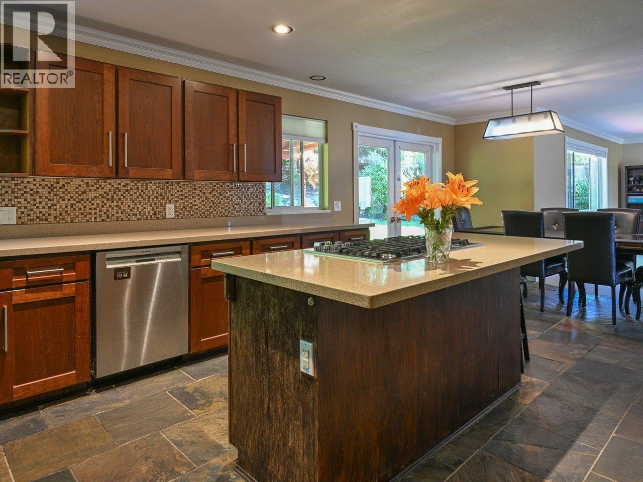 Photo 5 of 1422 Magnolia Place, Coquitlam BC
