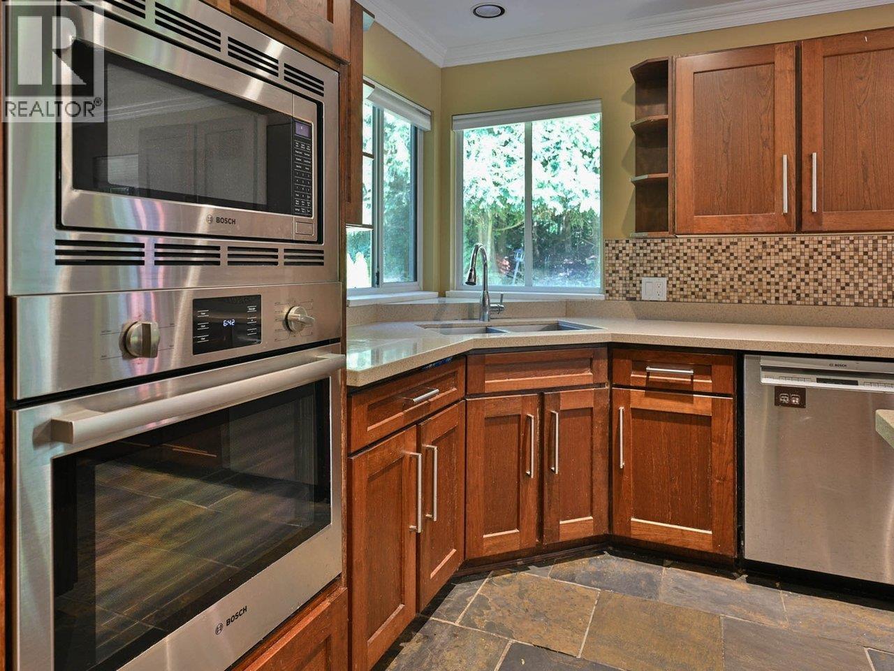 Photo 6 of 1422 Magnolia Place, Coquitlam BC
