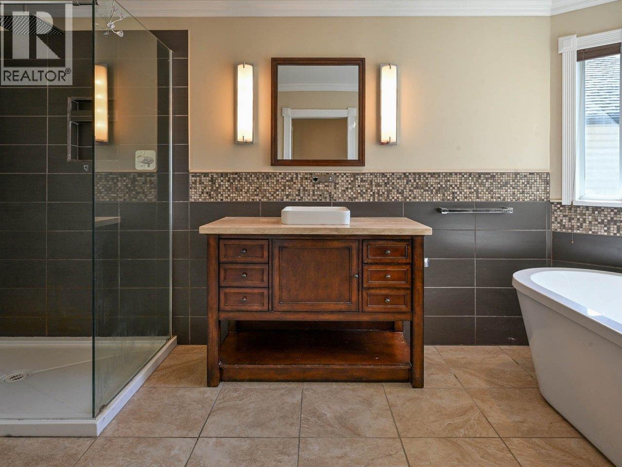 Photo 12 of 1422 Magnolia Place, Coquitlam BC