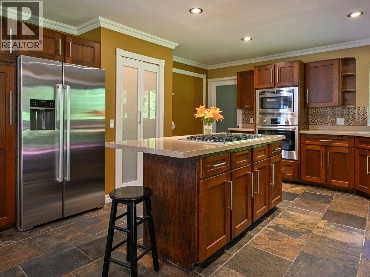 Photo 4 of 1422 Magnolia Place, Coquitlam BC