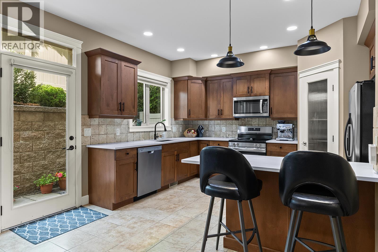 6 2283 Shannon Heights Court, West Kelowna