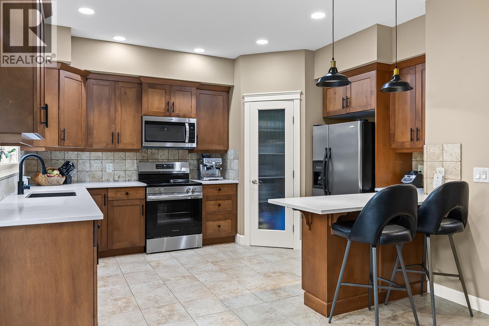 6 2283 Shannon Heights Court, West Kelowna