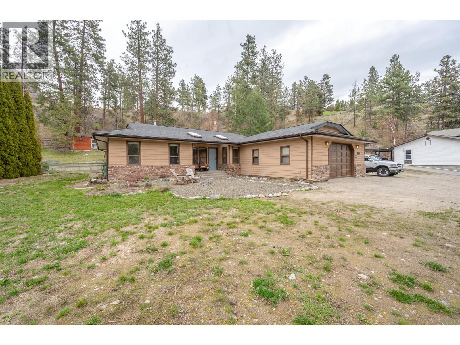 8015 Victoria Road S, Summerland