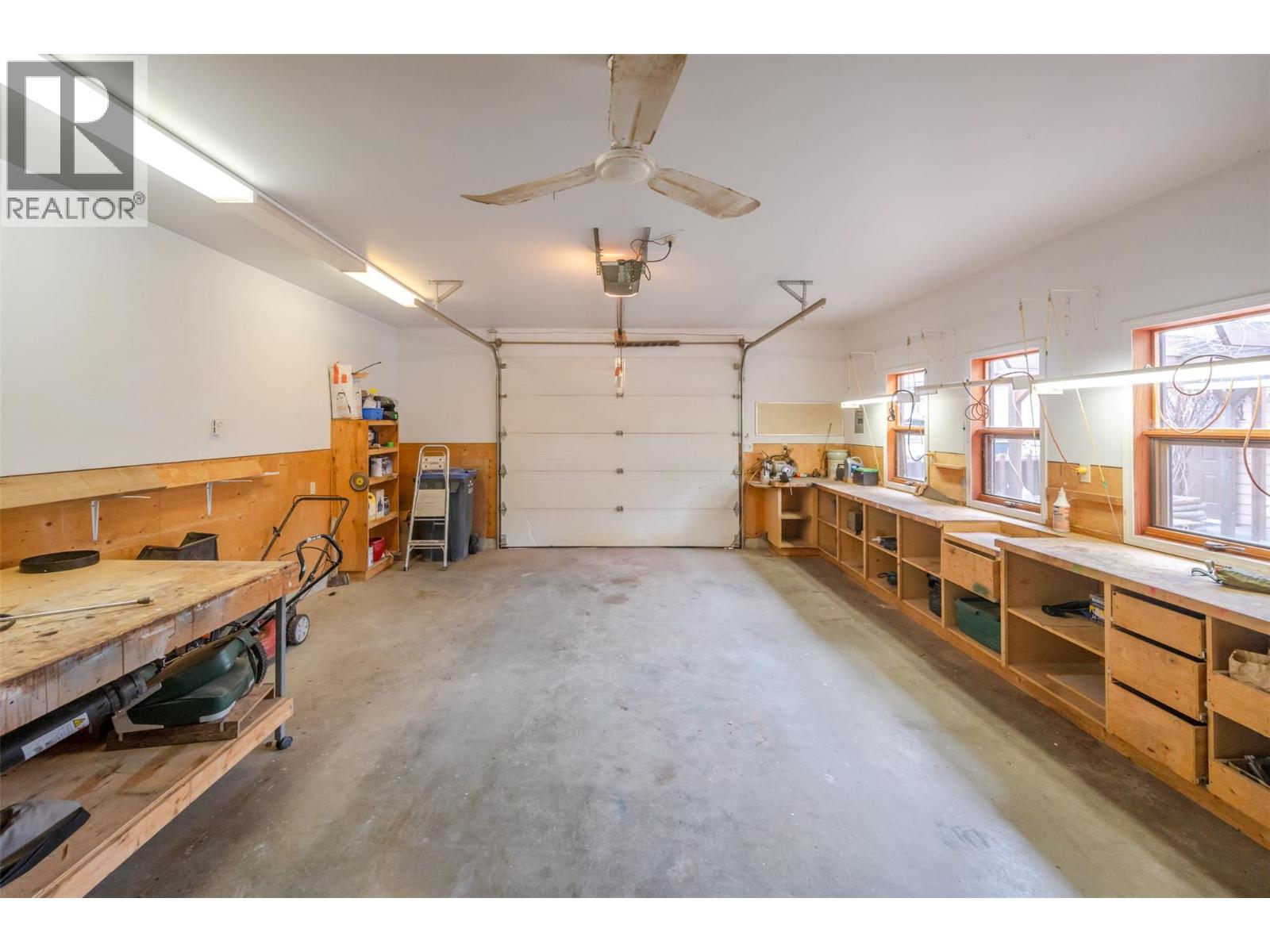8015 Victoria Road S, Summerland