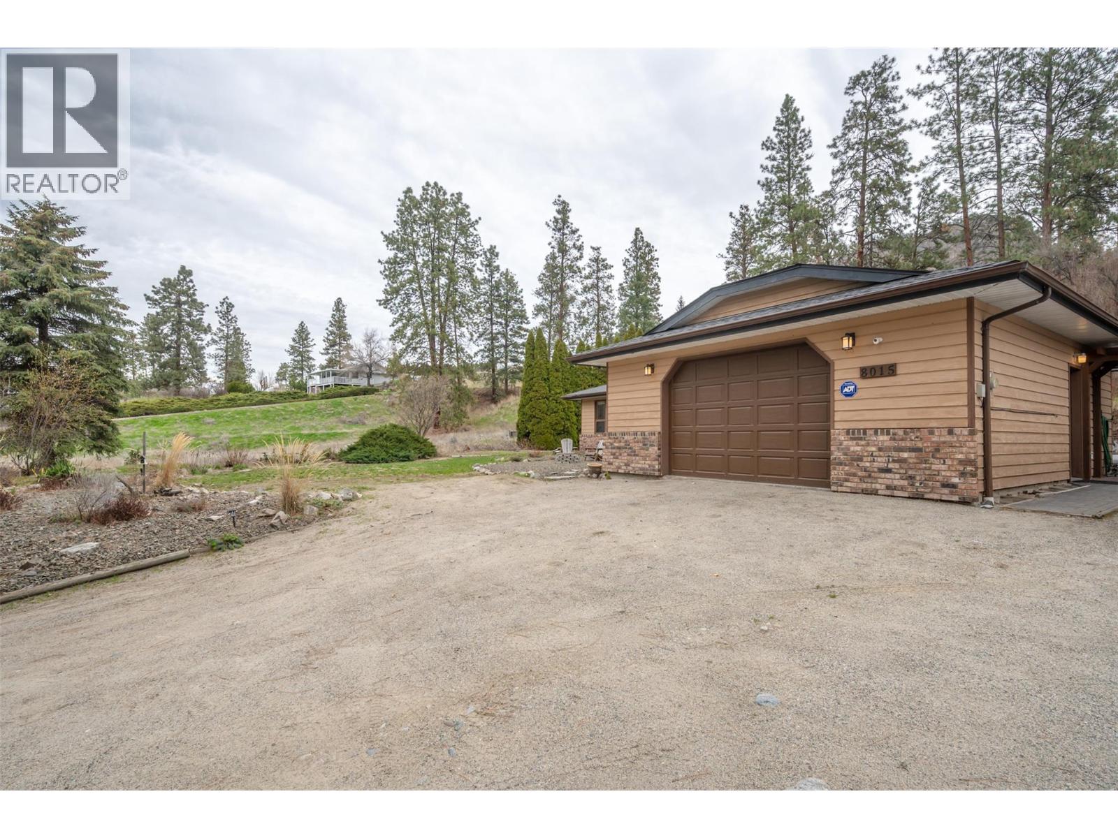 8015 Victoria Road S, Summerland