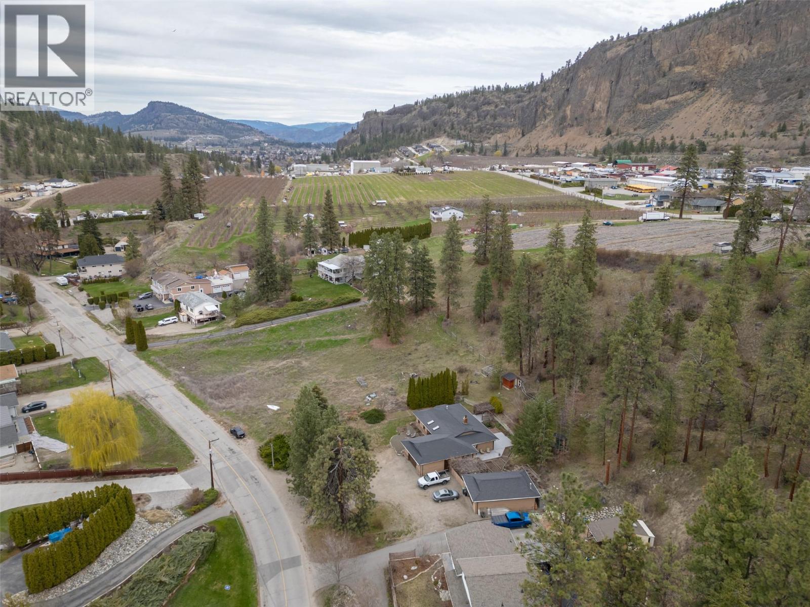 8015 Victoria Road S, Summerland