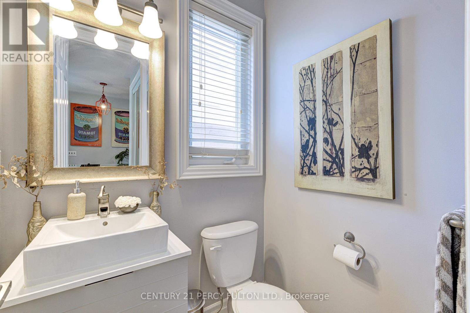Photo 19 of 122 John W Taylor Avenue, New Tecumseth ON