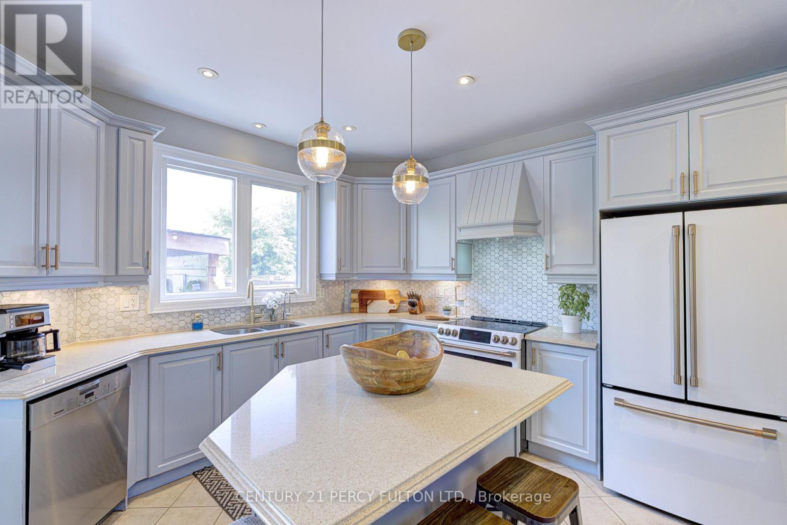 Photo 33 of 122 John W Taylor Avenue, New Tecumseth ON