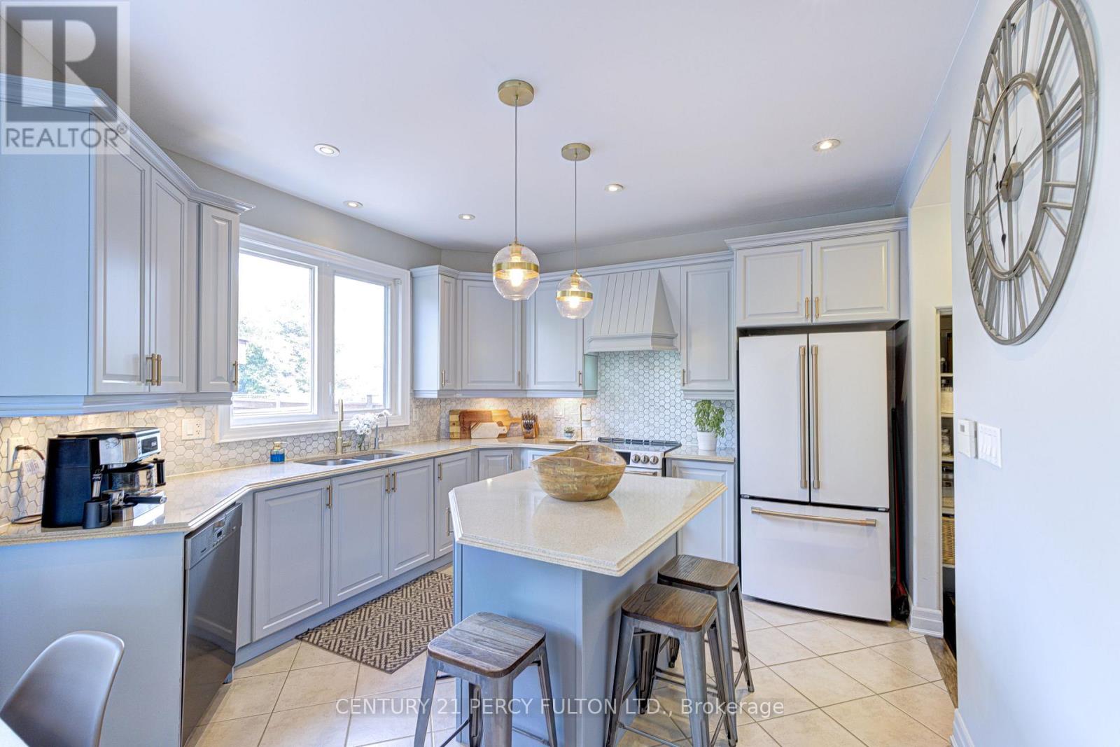 Photo 25 of 122 John W Taylor Avenue, New Tecumseth ON