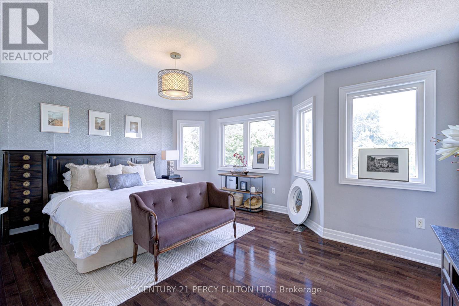 Photo 16 of 122 John W Taylor Avenue, New Tecumseth ON